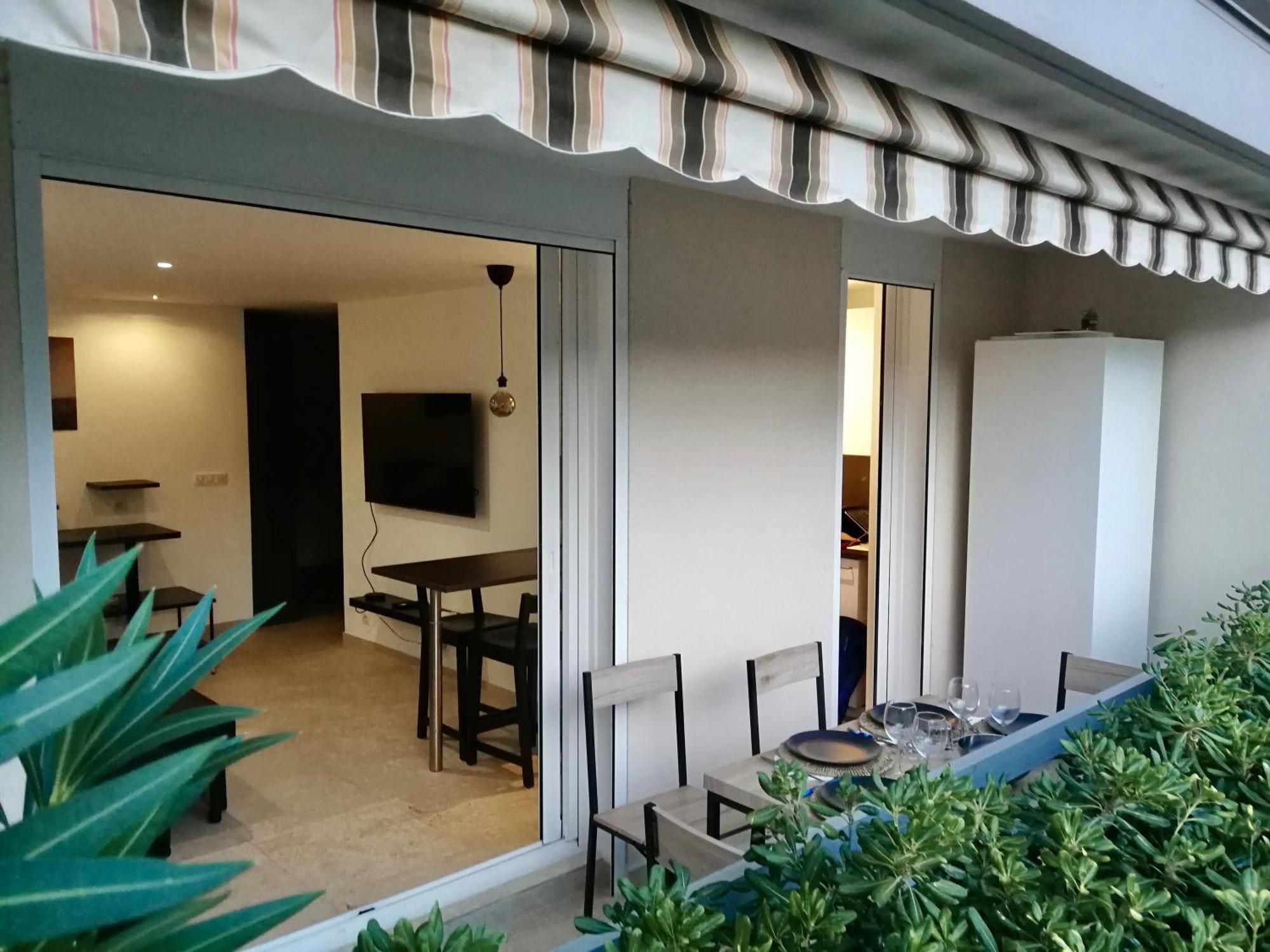 Grand Studio Standing Avec Terrasse Et Parking Sainte-Maxime Exteriör bild