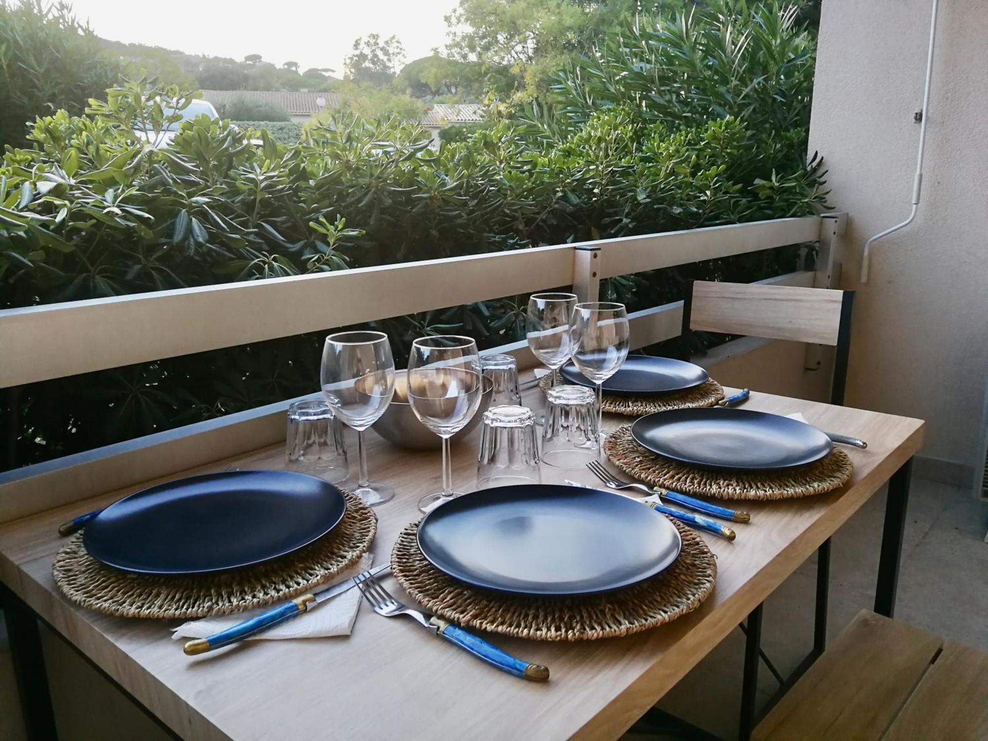 Grand Studio Standing Avec Terrasse Et Parking Sainte-Maxime Exteriör bild